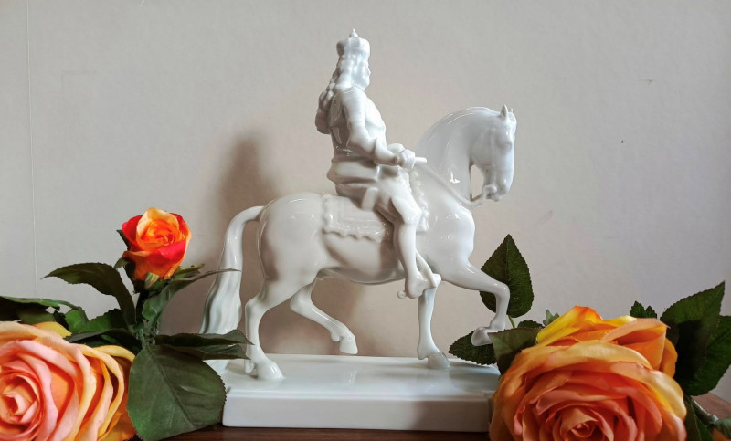 zdjęcie wyróżniające Marka Rosenthal - światowa ikona porcelany pełnej kunsztu i wyrafinowania. Czy można spotkać ją na lokalnym rynku?